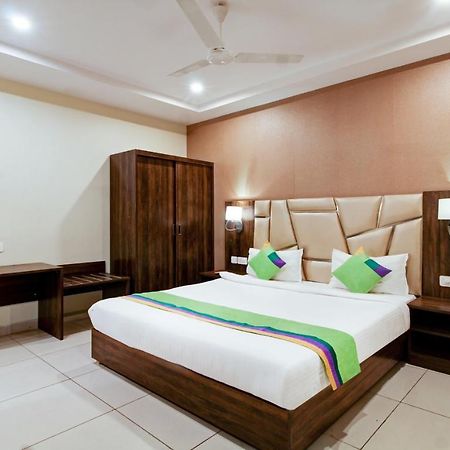 Hotel Treebo Trend Sindhura Grand Hyderabad Exterior foto