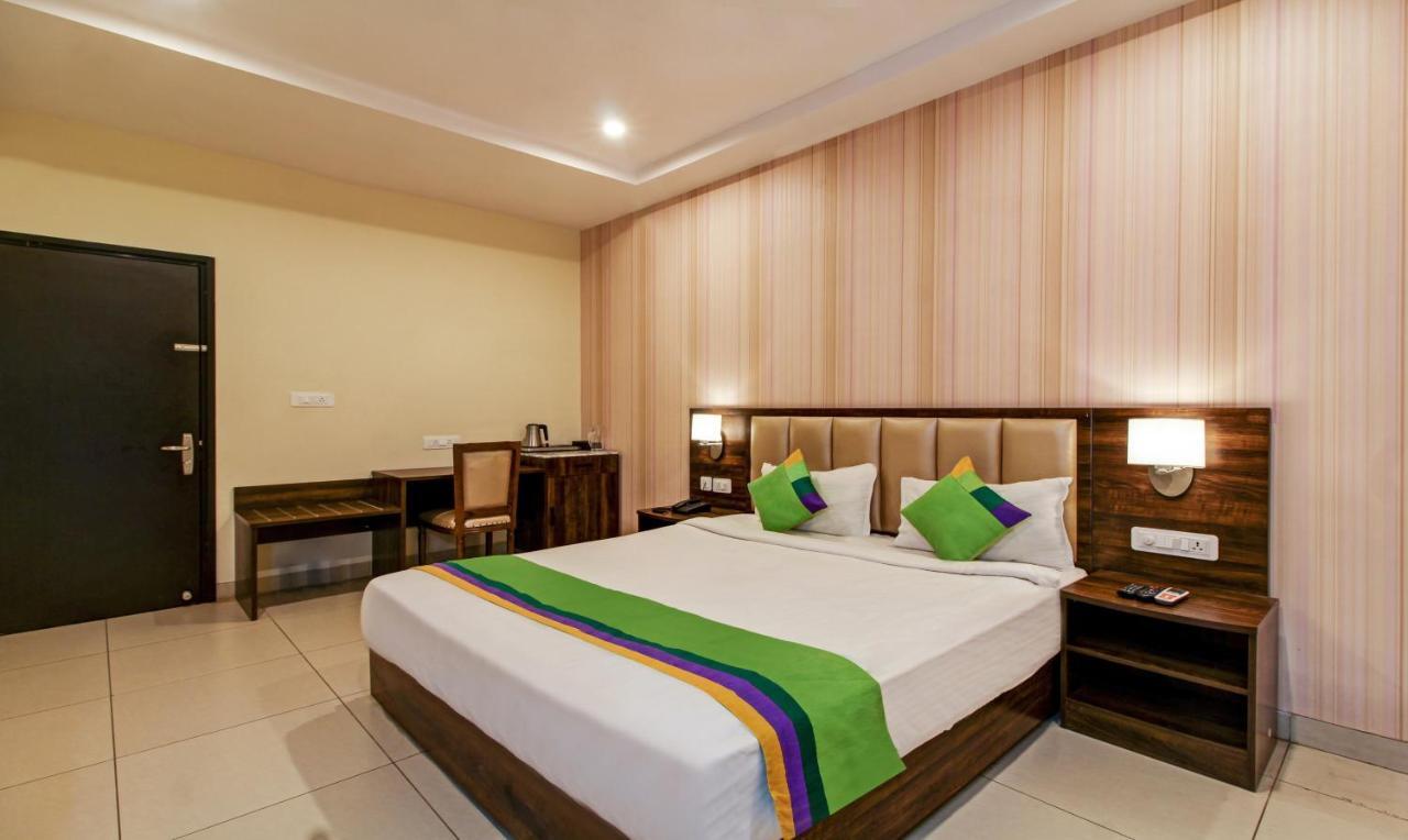 Hotel Treebo Trend Sindhura Grand Hyderabad Exterior foto
