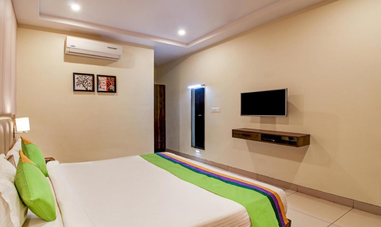 Hotel Treebo Trend Sindhura Grand Hyderabad Exterior foto