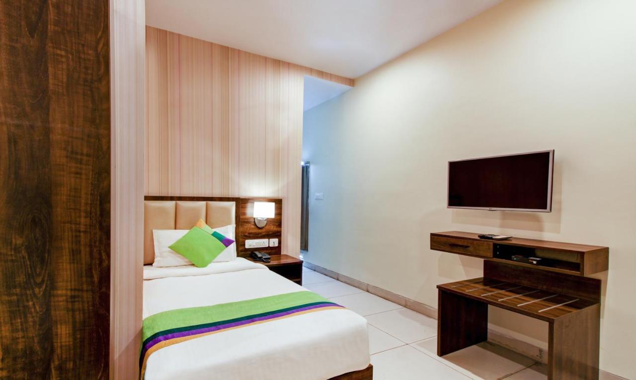 Hotel Treebo Trend Sindhura Grand Hyderabad Exterior foto
