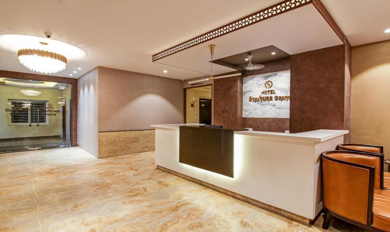Hotel Treebo Trend Sindhura Grand Hyderabad Exterior foto